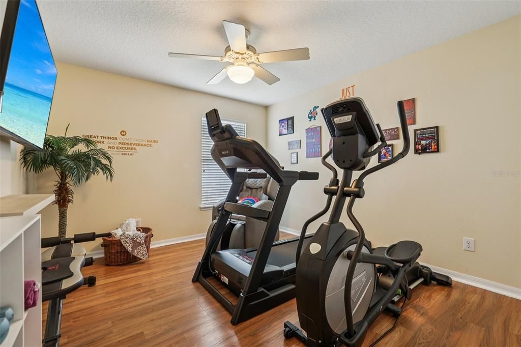 Activo con contrato: $599,999 (5 camas, 3 baños, 3445 Pies cuadrados)