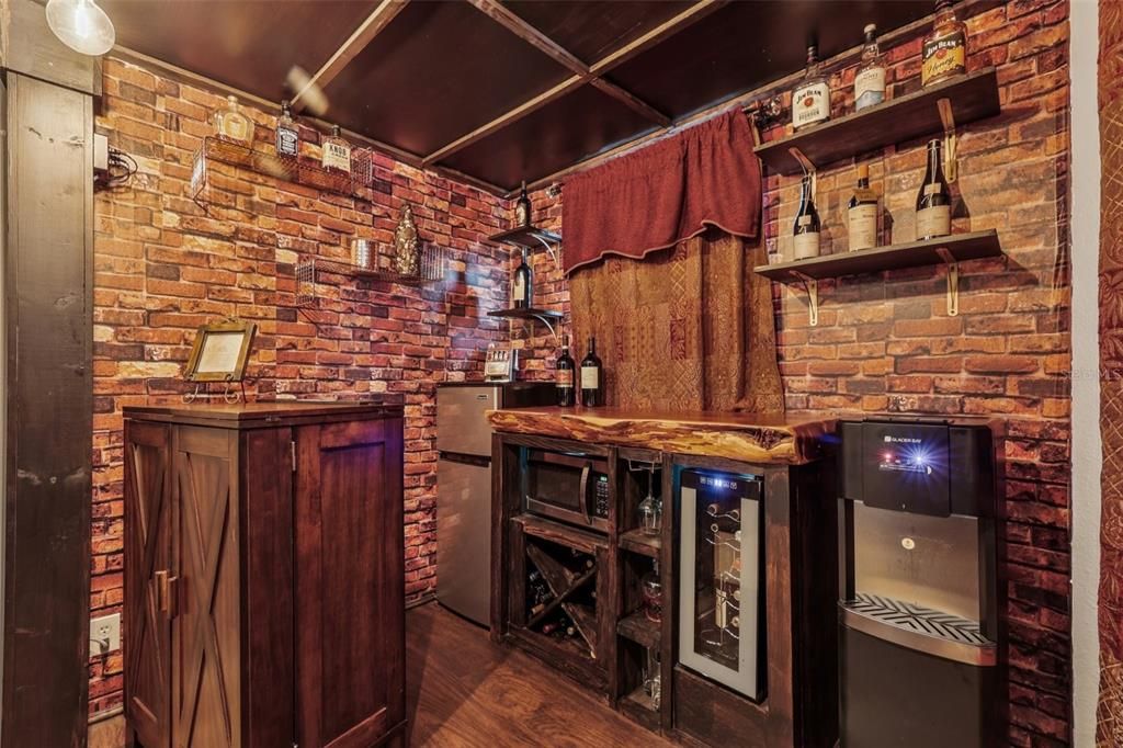 Activo con contrato: $599,999 (5 camas, 3 baños, 3445 Pies cuadrados)