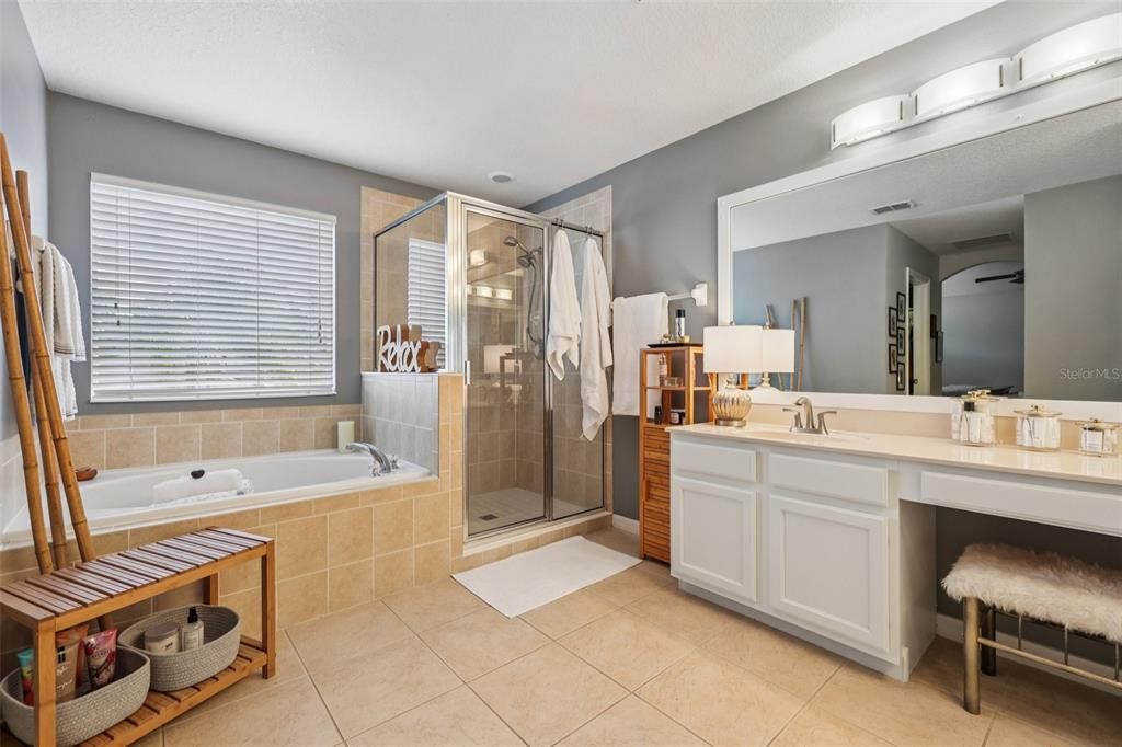 Activo con contrato: $599,999 (5 camas, 3 baños, 3445 Pies cuadrados)