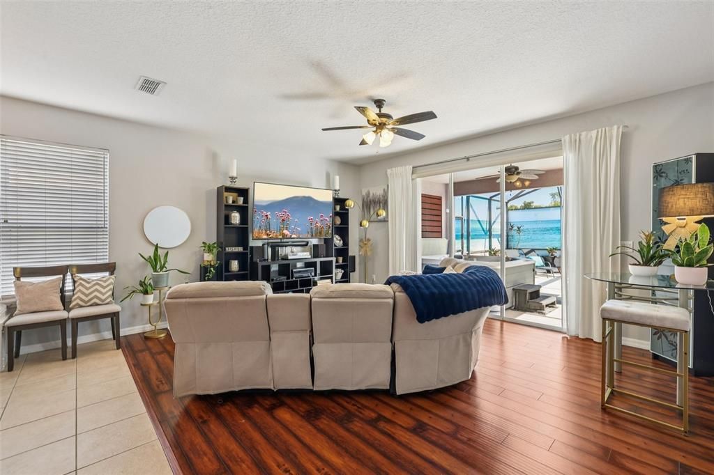 Activo con contrato: $599,999 (5 camas, 3 baños, 3445 Pies cuadrados)