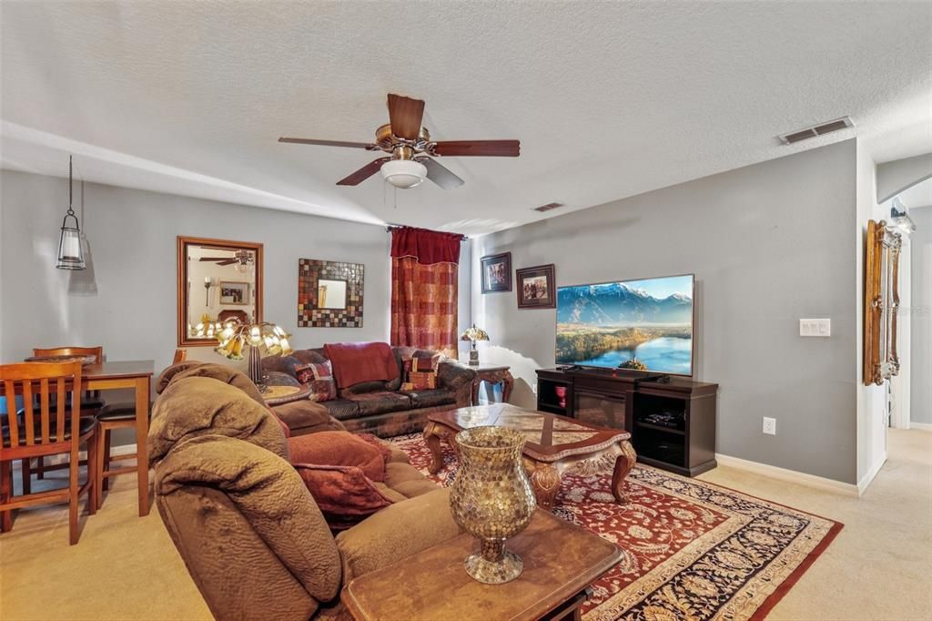 Activo con contrato: $599,999 (5 camas, 3 baños, 3445 Pies cuadrados)