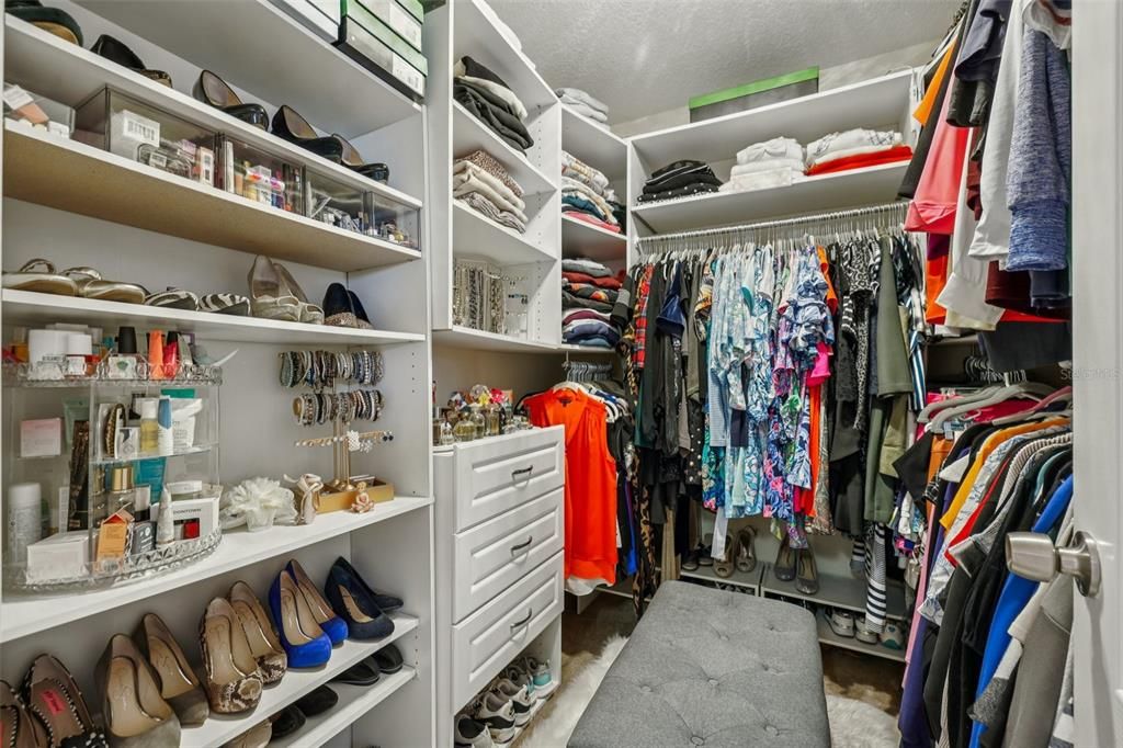 Activo con contrato: $599,999 (5 camas, 3 baños, 3445 Pies cuadrados)