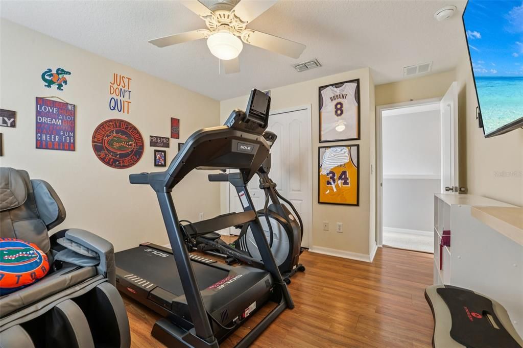 Activo con contrato: $599,999 (5 camas, 3 baños, 3445 Pies cuadrados)