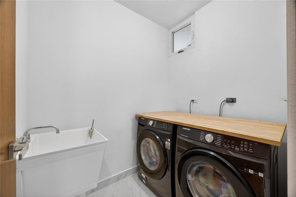 En Venta: $515,000 (4 camas, 2 baños, 2280 Pies cuadrados)