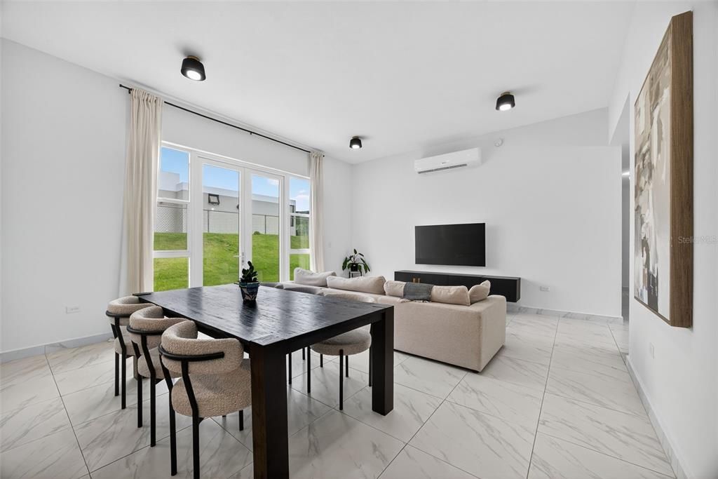 En Venta: $515,000 (4 camas, 2 baños, 2280 Pies cuadrados)