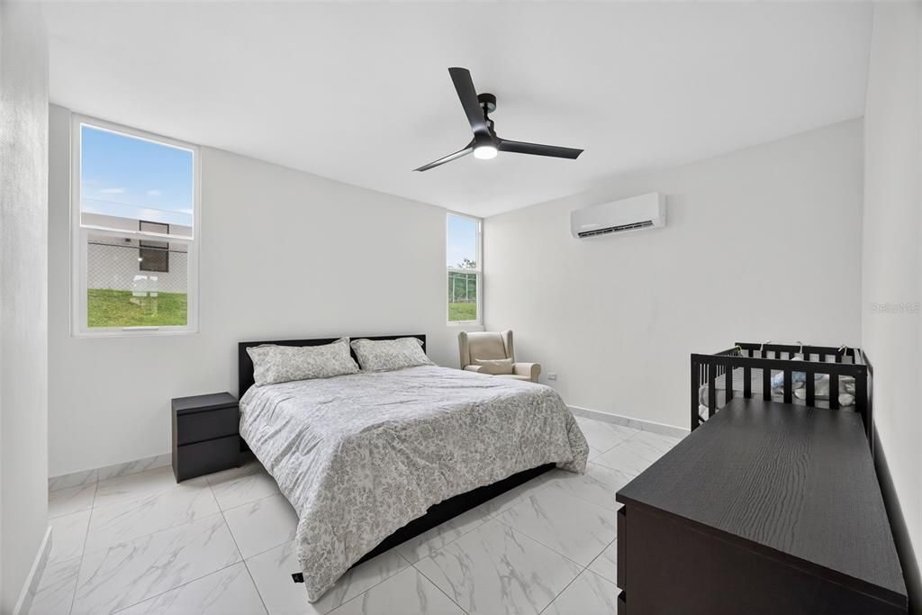 En Venta: $515,000 (4 camas, 2 baños, 2280 Pies cuadrados)