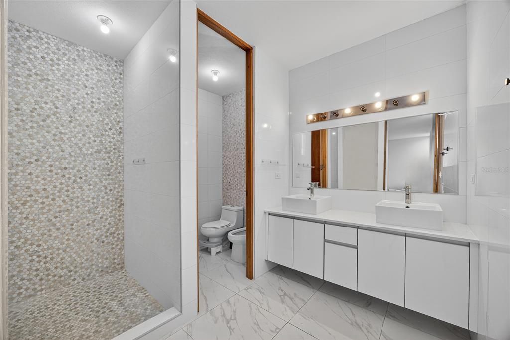 En Venta: $515,000 (4 camas, 2 baños, 2280 Pies cuadrados)