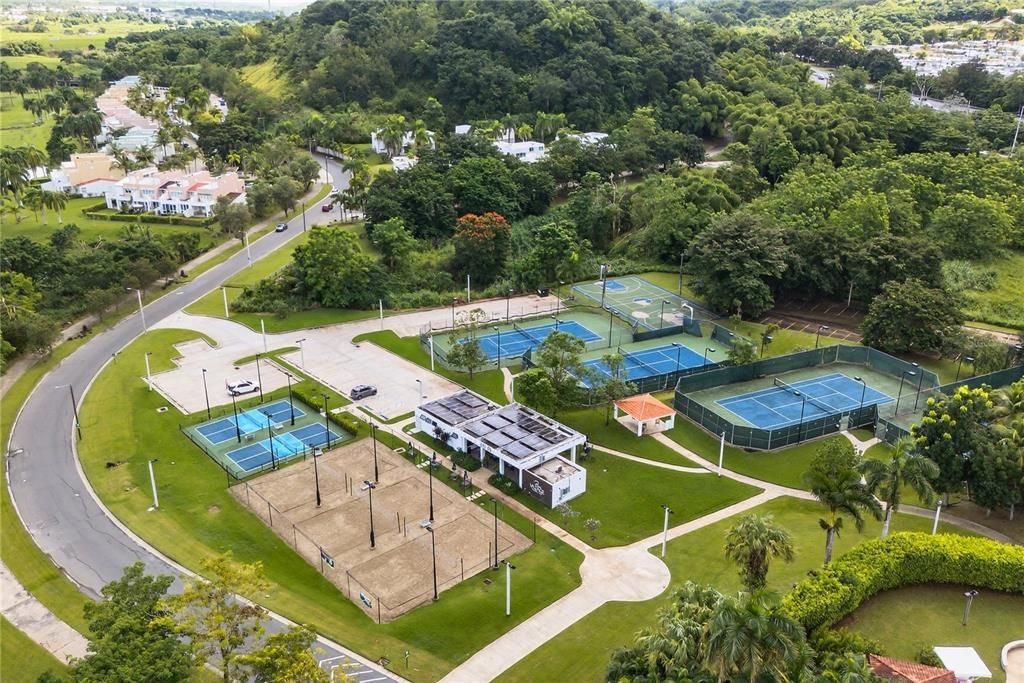 En Venta: $515,000 (4 camas, 2 baños, 2280 Pies cuadrados)