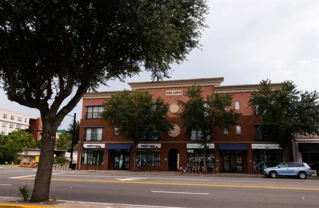 For Sale: $179,000 (1 beds, 1 baths, 677 Square Feet)