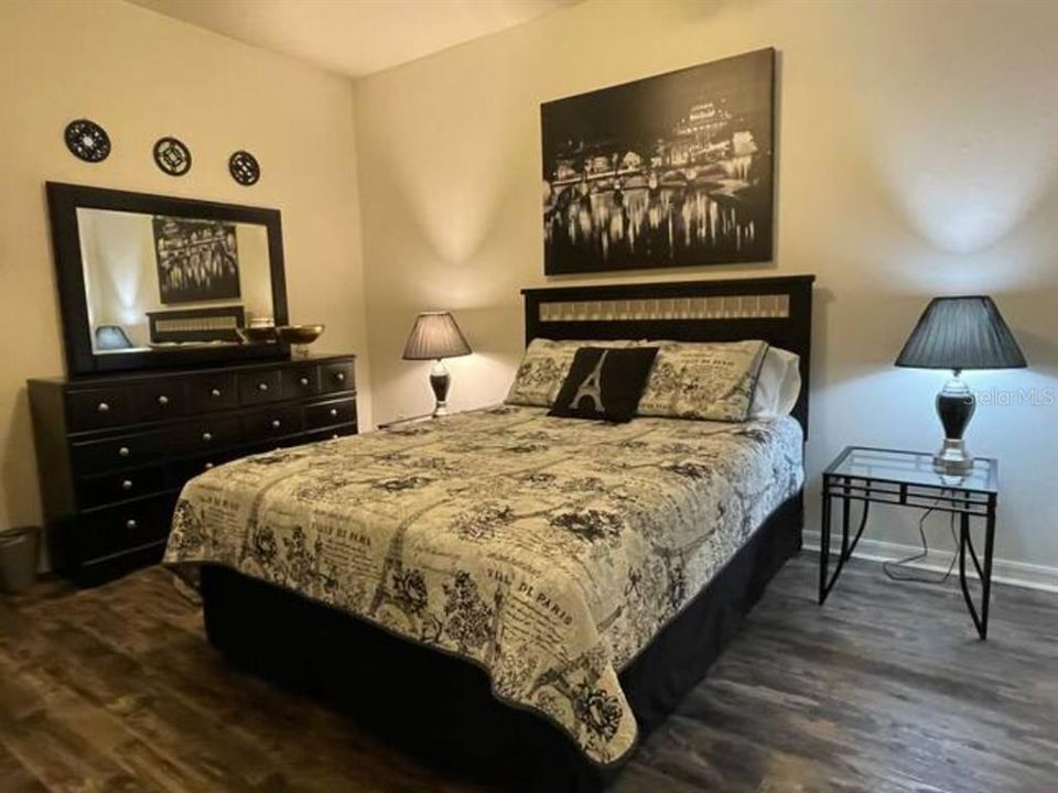 For Sale: $179,000 (1 beds, 1 baths, 677 Square Feet)