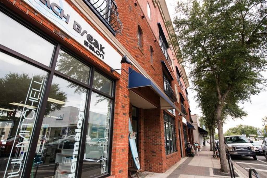 For Sale: $179,000 (1 beds, 1 baths, 677 Square Feet)