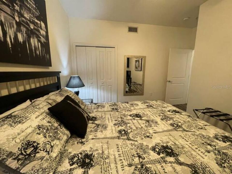 For Sale: $179,000 (1 beds, 1 baths, 677 Square Feet)