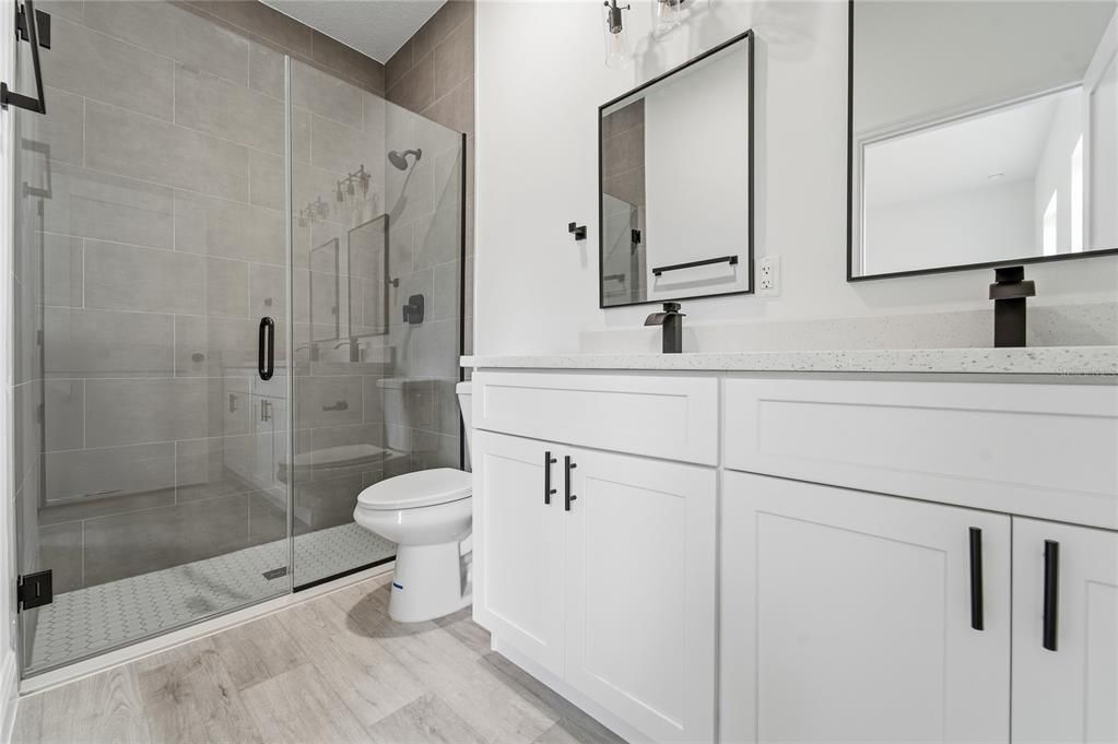 Activo con contrato: $314,900 (4 camas, 2 baños, 1774 Pies cuadrados)