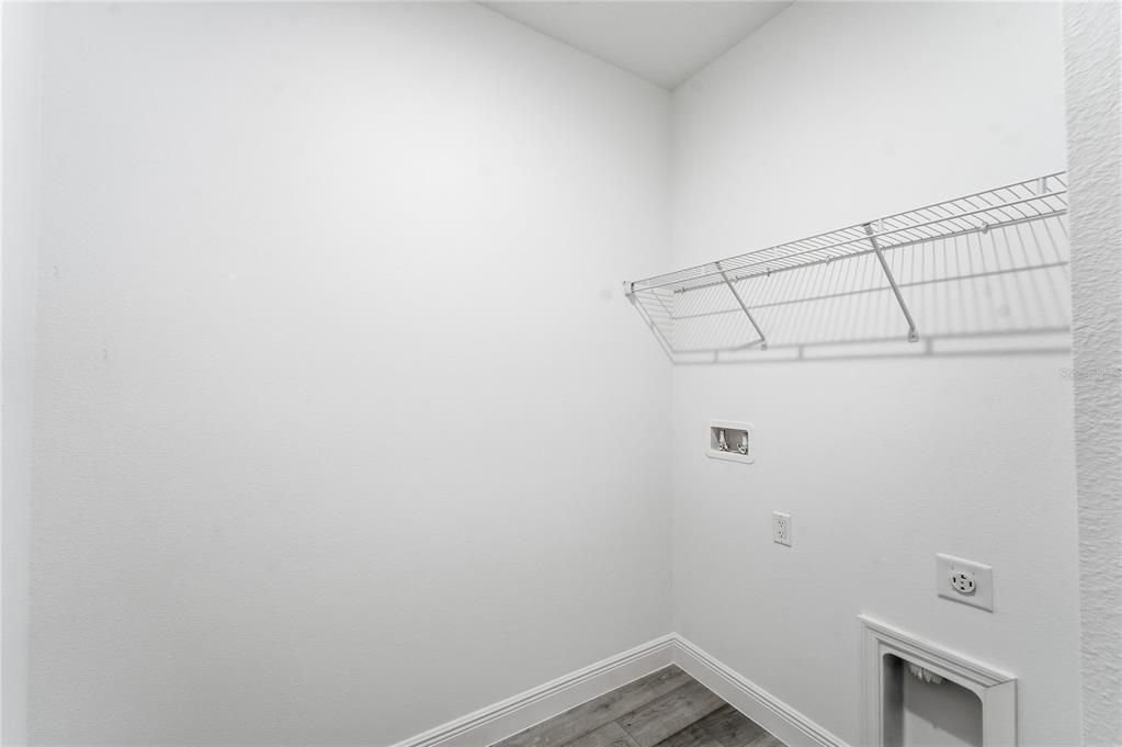 Activo con contrato: $314,900 (4 camas, 2 baños, 1774 Pies cuadrados)