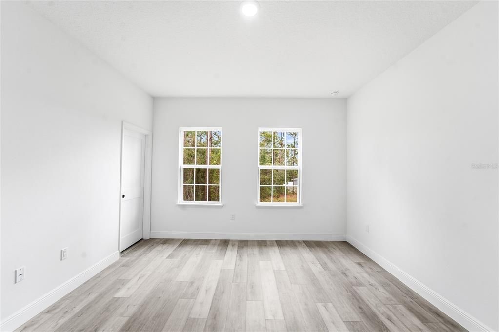 Activo con contrato: $314,900 (4 camas, 2 baños, 1774 Pies cuadrados)