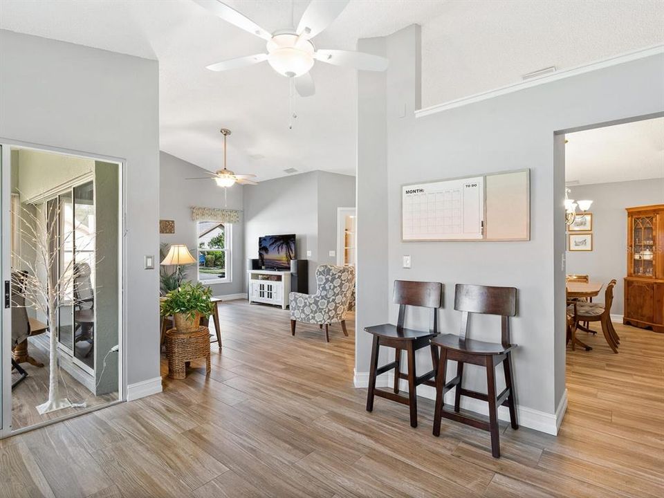 合同活跃: $319,000 (2 贝兹, 2 浴室, 1519 平方英尺)