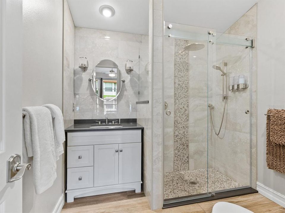 合同活跃: $319,000 (2 贝兹, 2 浴室, 1519 平方英尺)