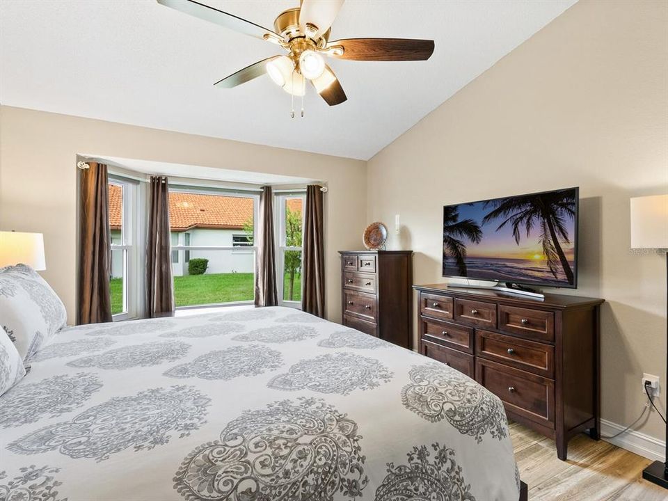 合同活跃: $319,000 (2 贝兹, 2 浴室, 1519 平方英尺)