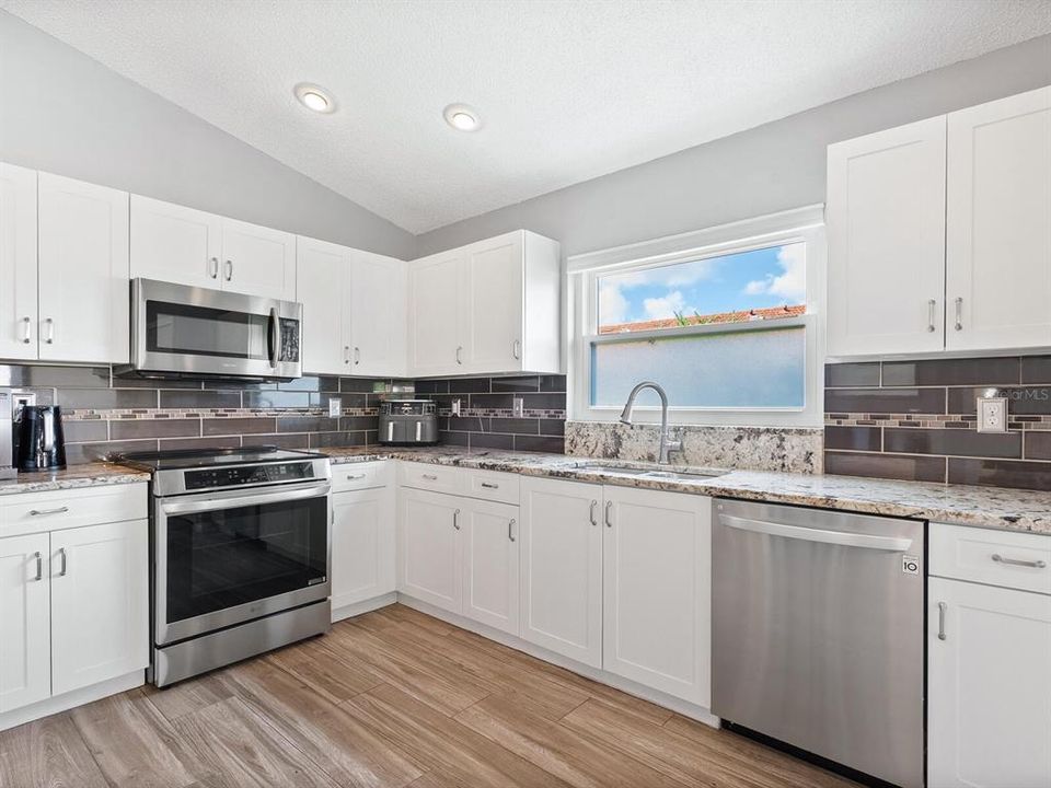 合同活跃: $319,000 (2 贝兹, 2 浴室, 1519 平方英尺)