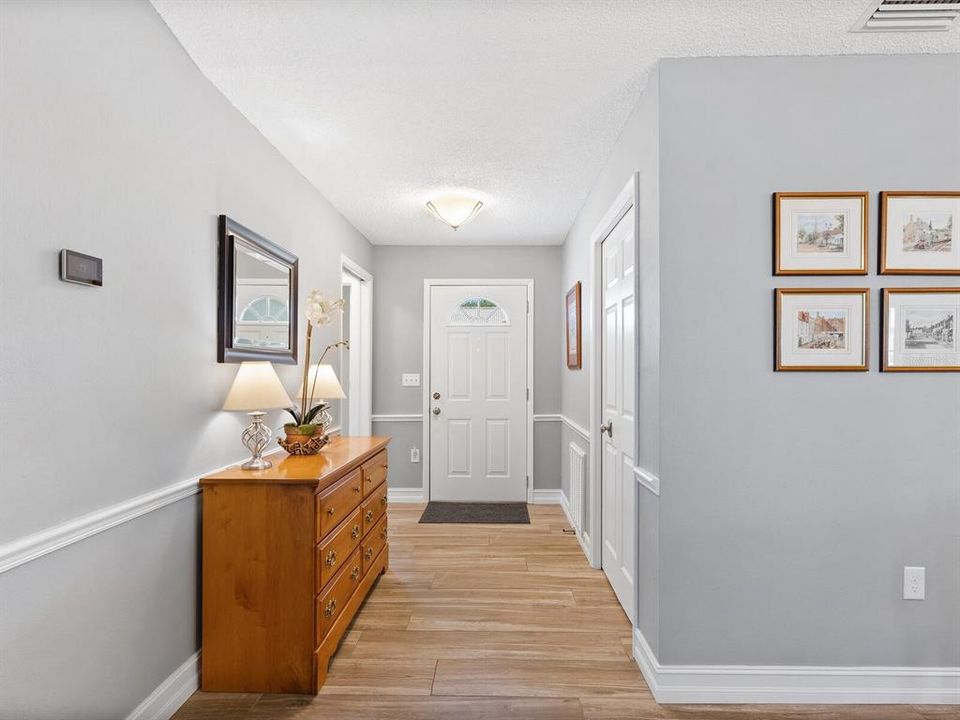 合同活跃: $319,000 (2 贝兹, 2 浴室, 1519 平方英尺)