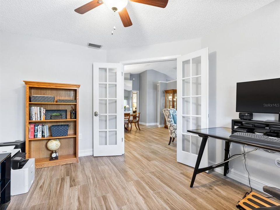 合同活跃: $319,000 (2 贝兹, 2 浴室, 1519 平方英尺)