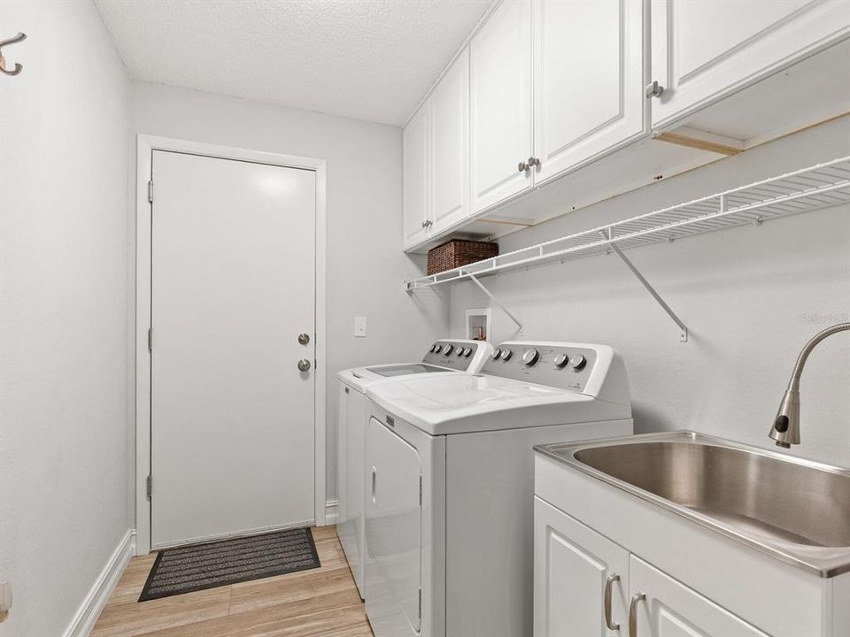 合同活跃: $319,000 (2 贝兹, 2 浴室, 1519 平方英尺)