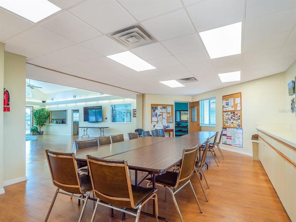 合同活跃: $319,000 (2 贝兹, 2 浴室, 1519 平方英尺)