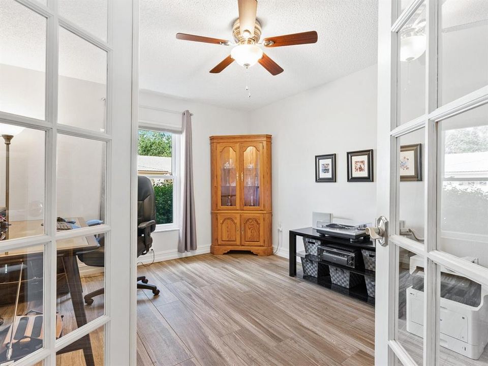 合同活跃: $319,000 (2 贝兹, 2 浴室, 1519 平方英尺)