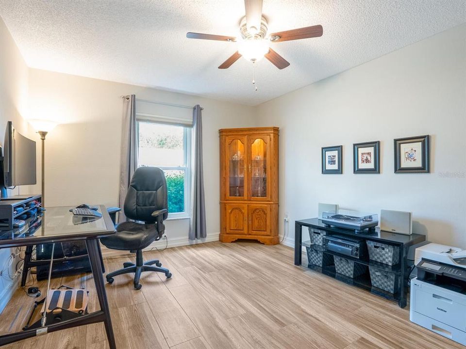 合同活跃: $319,000 (2 贝兹, 2 浴室, 1519 平方英尺)