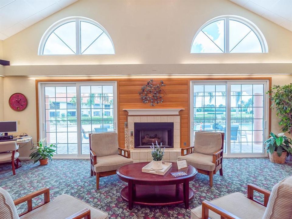 合同活跃: $319,000 (2 贝兹, 2 浴室, 1519 平方英尺)