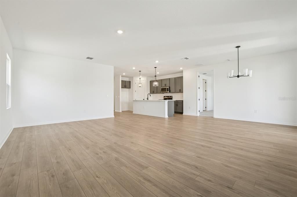 For Sale: $499,990 (4 beds, 2 baths, 1906 Square Feet)