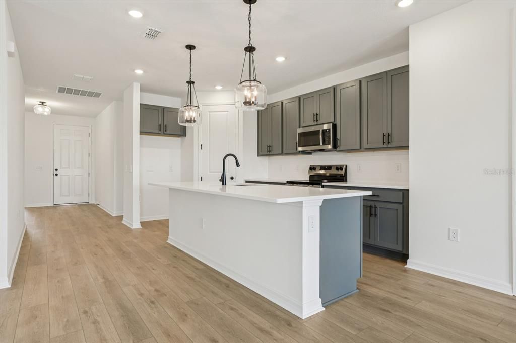 For Sale: $499,990 (4 beds, 2 baths, 1906 Square Feet)