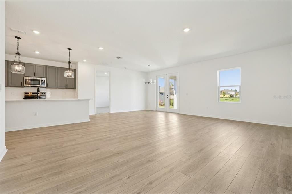 For Sale: $499,990 (4 beds, 2 baths, 1906 Square Feet)