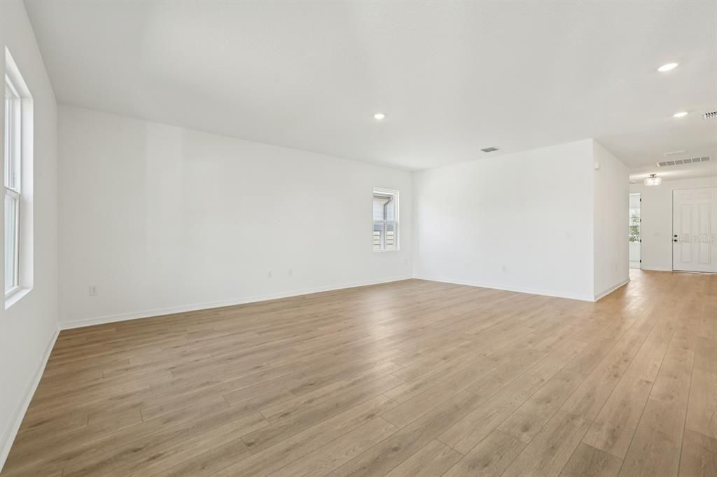 For Sale: $499,990 (4 beds, 2 baths, 1906 Square Feet)