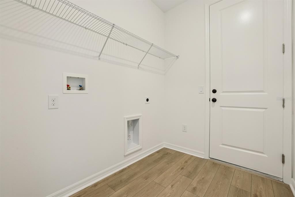 For Sale: $499,990 (4 beds, 2 baths, 1906 Square Feet)