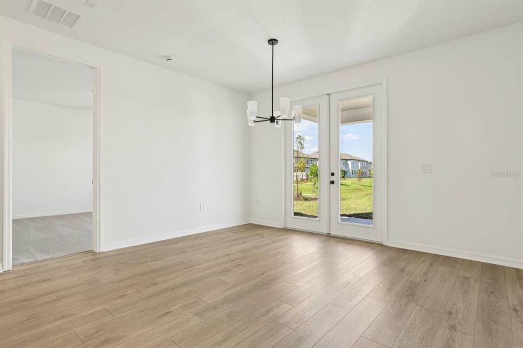 For Sale: $499,990 (4 beds, 2 baths, 1906 Square Feet)