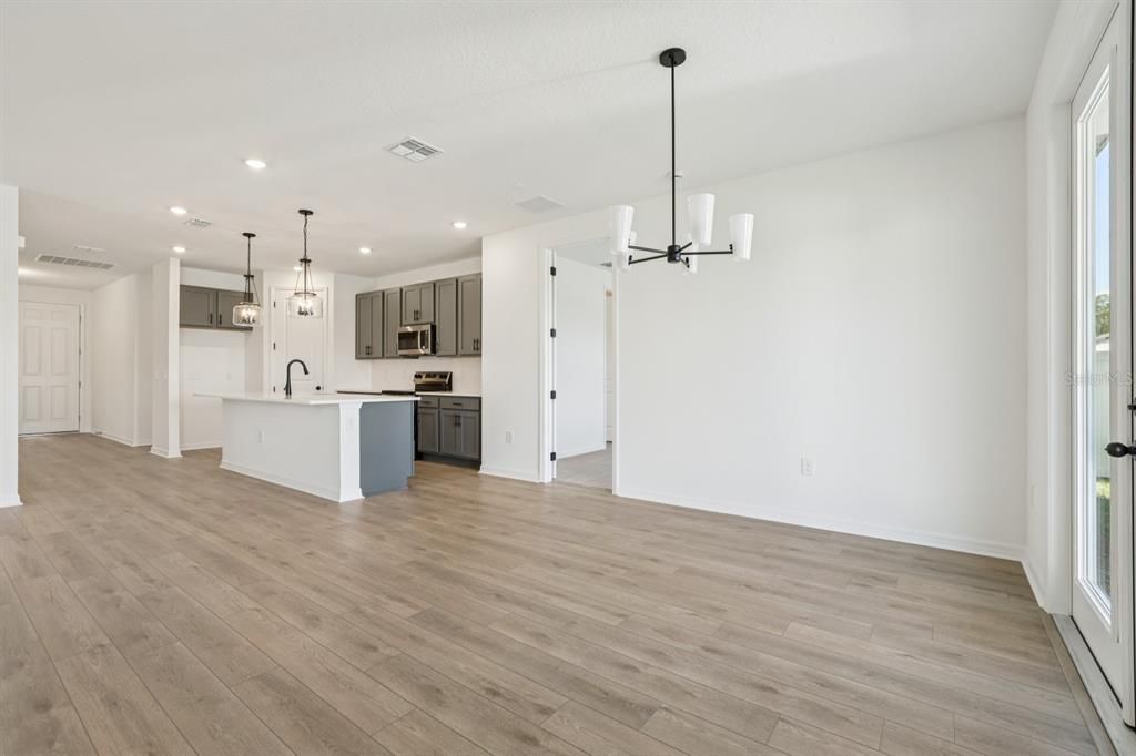 For Sale: $499,990 (4 beds, 2 baths, 1906 Square Feet)