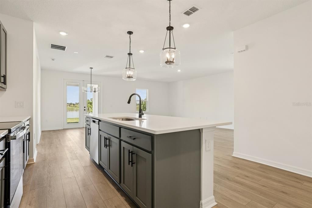For Sale: $499,990 (4 beds, 2 baths, 1906 Square Feet)
