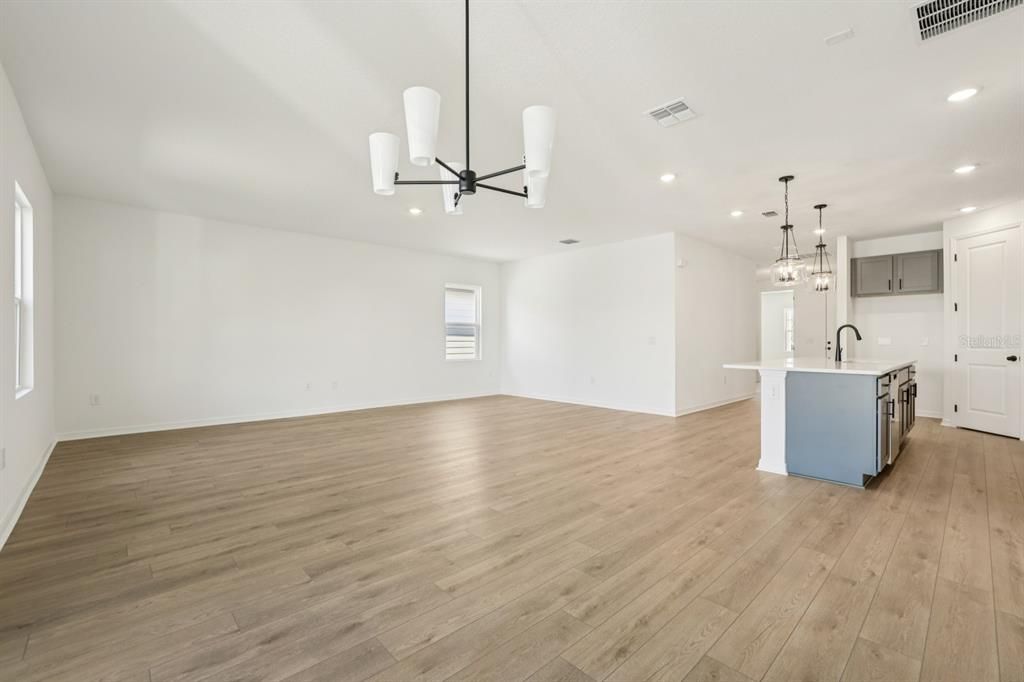 For Sale: $499,990 (4 beds, 2 baths, 1906 Square Feet)