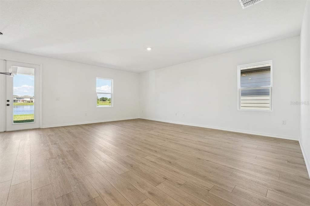 For Sale: $499,990 (4 beds, 2 baths, 1906 Square Feet)