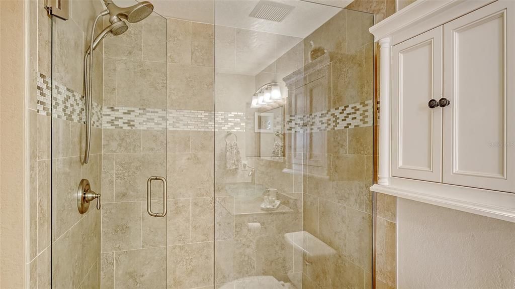 For Sale: $289,000 (3 beds, 2 baths, 1376 Square Feet)