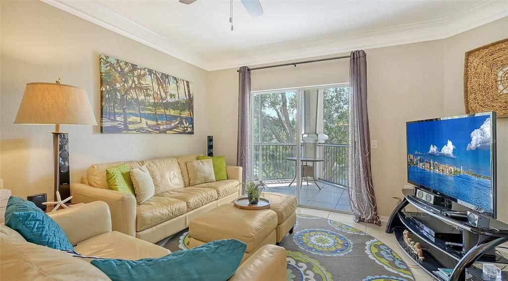 For Sale: $289,000 (3 beds, 2 baths, 1376 Square Feet)