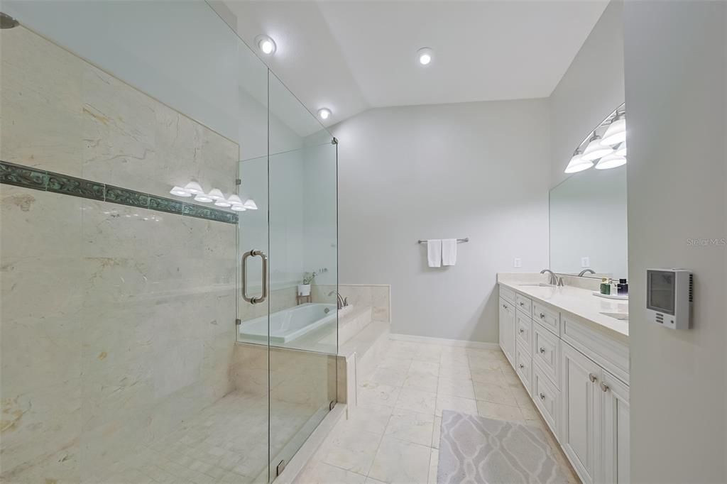 En Venta: $899,000 (3 camas, 2 baños, 2254 Pies cuadrados)