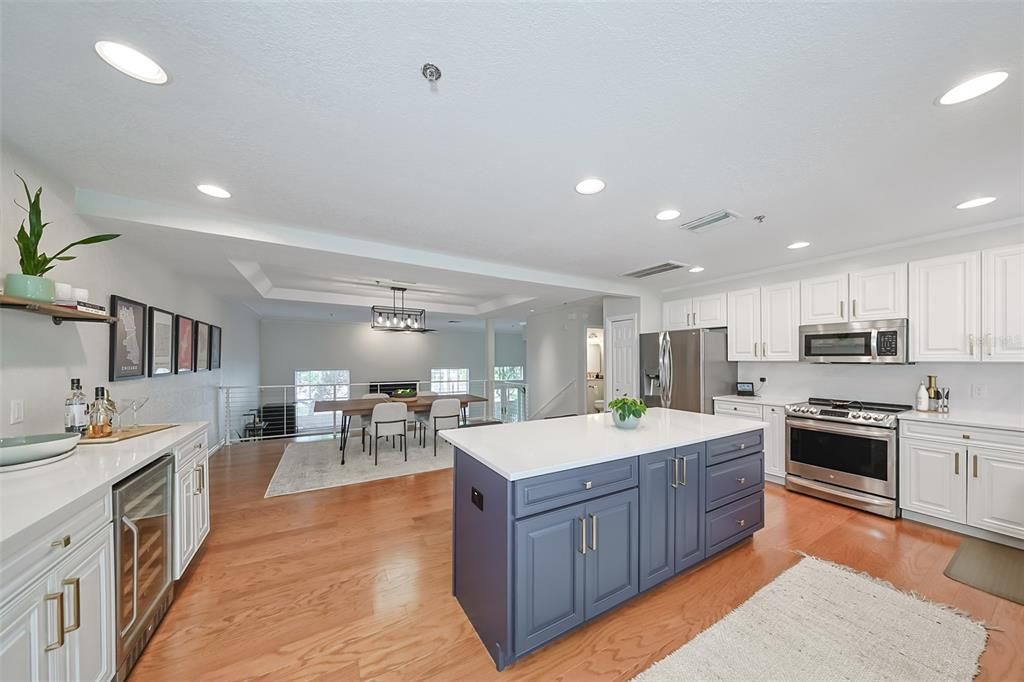 En Venta: $899,000 (3 camas, 2 baños, 2254 Pies cuadrados)