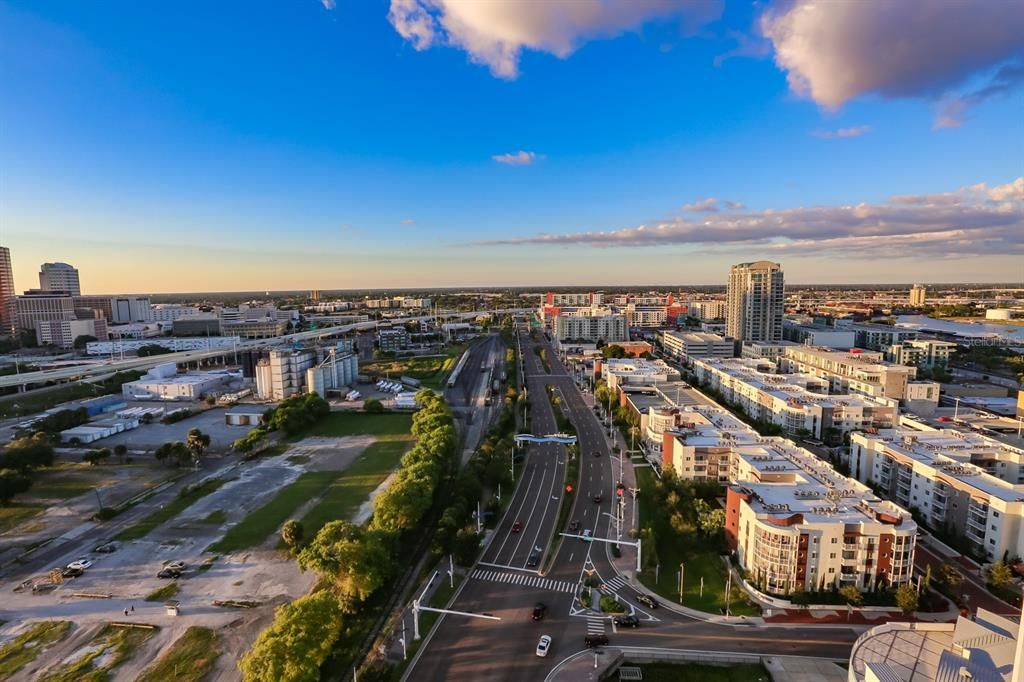 En Venta: $899,000 (3 camas, 2 baños, 2254 Pies cuadrados)