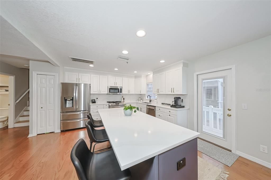 En Venta: $899,000 (3 camas, 2 baños, 2254 Pies cuadrados)