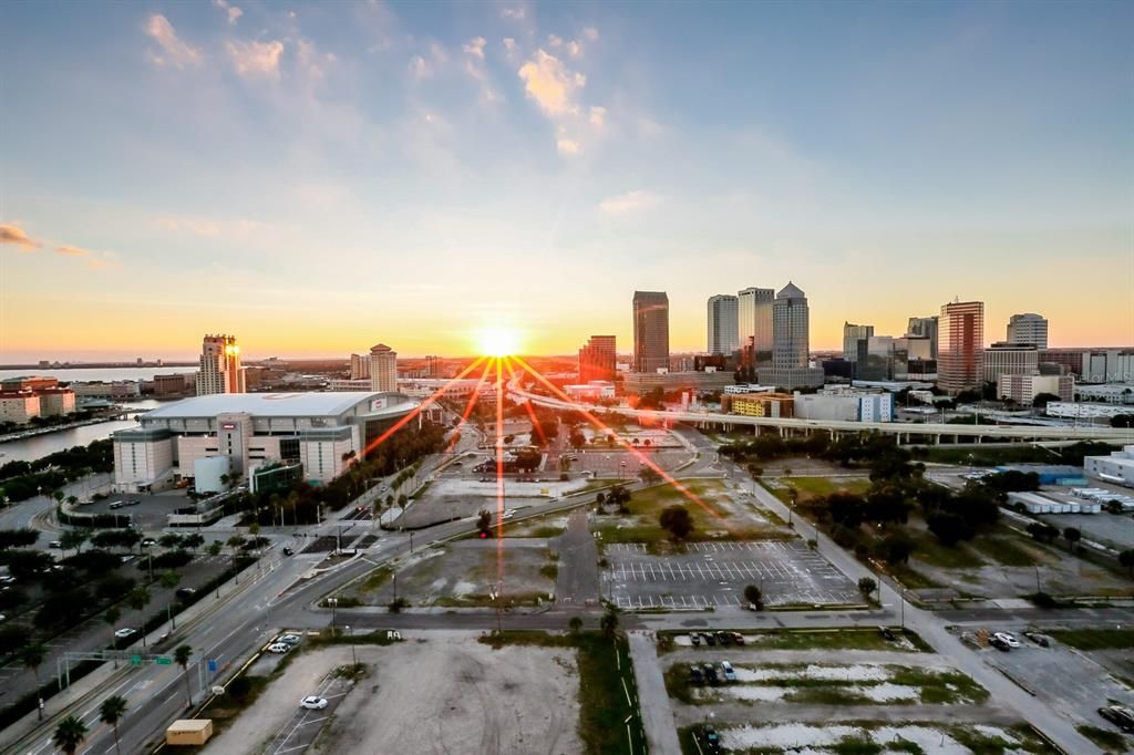 En Venta: $899,000 (3 camas, 2 baños, 2254 Pies cuadrados)