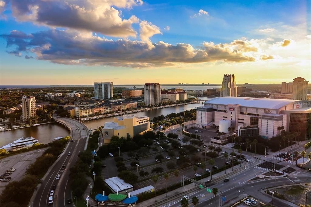 En Venta: $899,000 (3 camas, 2 baños, 2254 Pies cuadrados)