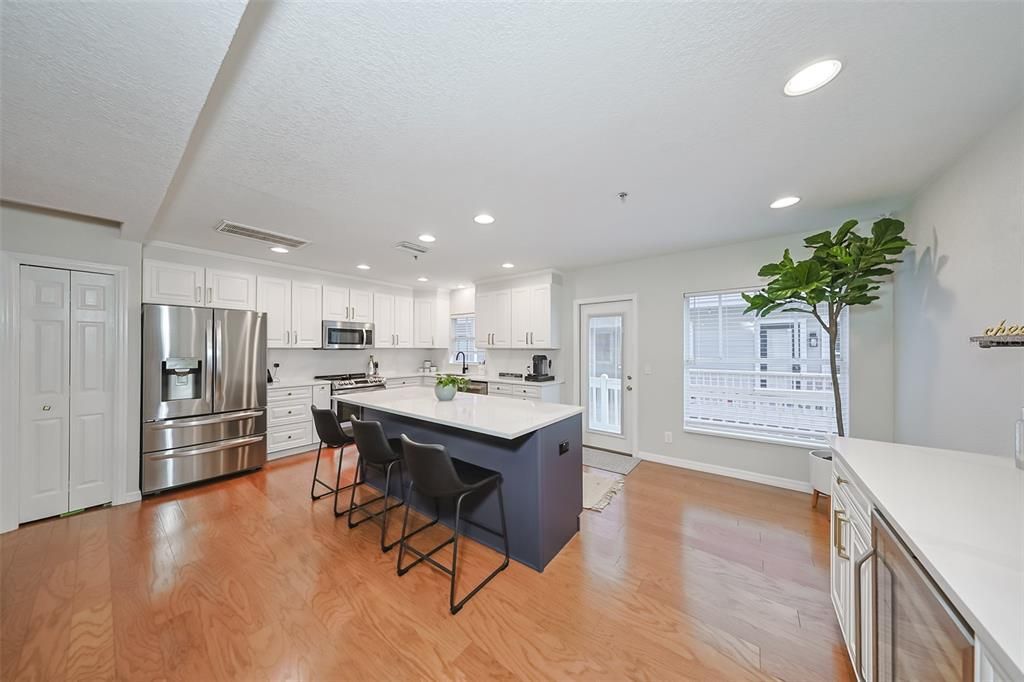 En Venta: $899,000 (3 camas, 2 baños, 2254 Pies cuadrados)