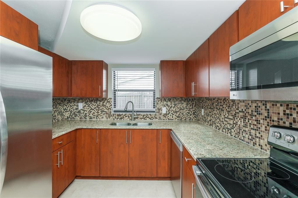 For Rent: $1,895 (2 beds, 2 baths, 1370 Square Feet)